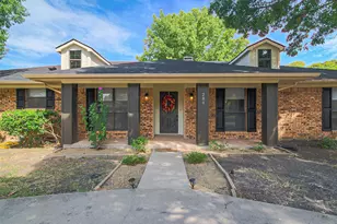 284 W San Antonio St, Van Alstyne, TX 75495 - Photo 1