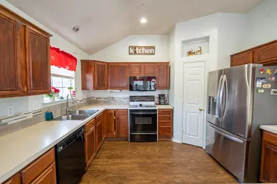 2414 Coventry Court, Grand Prairie, TX 75052 - Photo 7
