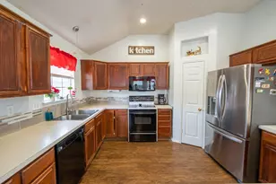 2414 Coventry Ct, Grand Prairie, TX 75052 - Photo 7