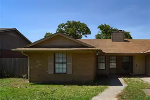 708 Woodland Ct, Kennedale, TX 76060 - Photo 1