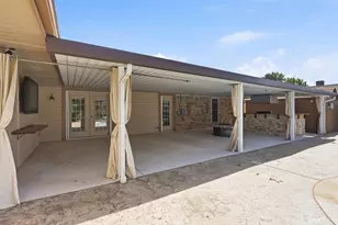1550 Oak Creek Dr, Lewisville, TX 75077 - Photo 5