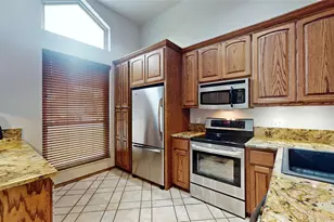 911 Azalia Dr, Lewisville, TX 75067 - Photo 11