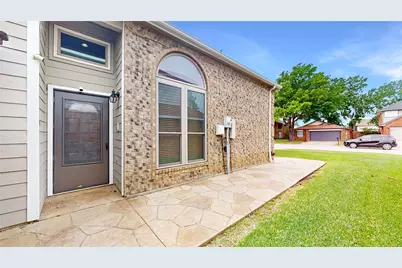 911 Azalia Drive, Lewisville, TX 75067 - Photo 3