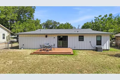 915 W Bridge Street, Granbury, TX 76048 - Photo 37