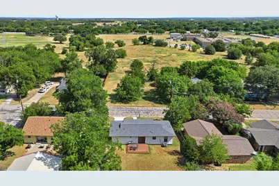 915 W Bridge Street, Granbury, TX 76048 - Photo 7