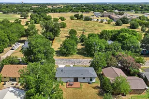 915 W Bridge St, Granbury, TX 76048 - Photo 7