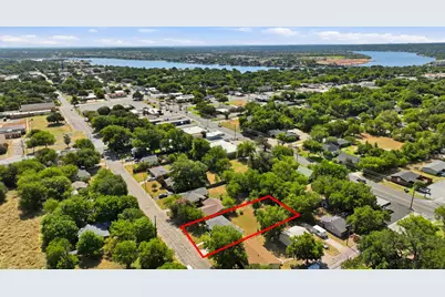 915 W Bridge Street, Granbury, TX 76048 - Photo 5
