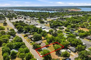915 W Bridge St, Granbury, TX 76048 - Photo 5
