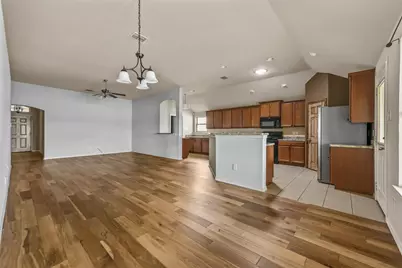 5533 Grenada Drive, Fort Worth, TX 76119 - Photo 9
