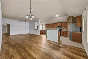 5533 Grenada Dr, Fort Worth, TX 76119 - Photo 9