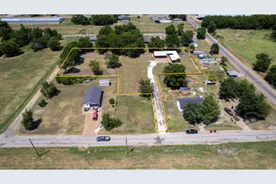933 Scott, Honey Grove, TX 75446 - Photo 9