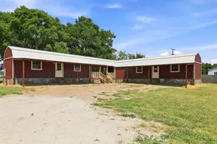 933 Scott, Honey Grove, TX 75446 - Photo 3