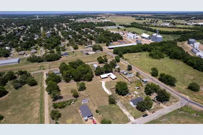 933 Scott, Honey Grove, TX 75446 - Photo 11