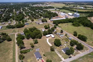 933 Scott, Honey Grove, TX 75446 - Photo 11