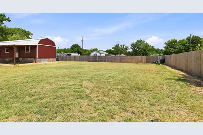 933 Scott, Honey Grove, TX 75446 - Photo 3