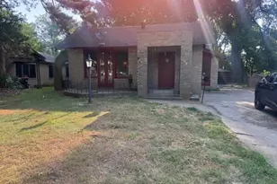 908 Fitzhugh Ave, Paris, TX 75460 - Photo 1