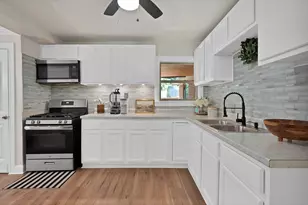 1102 Ash St, Irving, TX 75060 - Photo 13