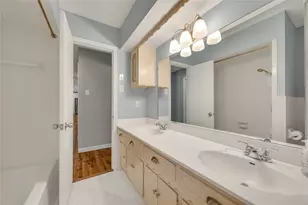 9322 Hunters Creek Dr, Dallas, TX 75243 - Photo 31