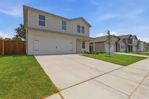 832 Eagles Nest Dr, Cleburne, TX 76031 - Photo 1