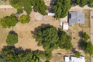 209 Pecan St, Roxton, TX 75477 - Photo 23