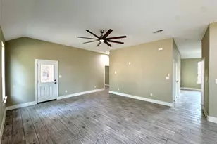1093 Oak Ridge Dr, Oak Ridge, TX 75160 - Photo 9