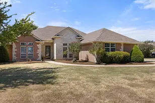 2101 W Emerald Bend Ct, Granbury, TX 76049 - Photo 1