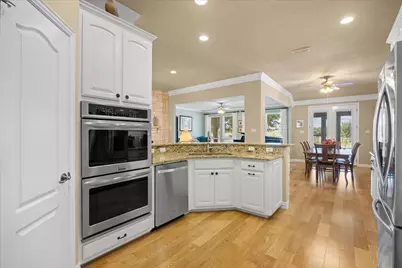 2101 W Emerald Bend Court, Granbury, TX 76049 - Photo 15