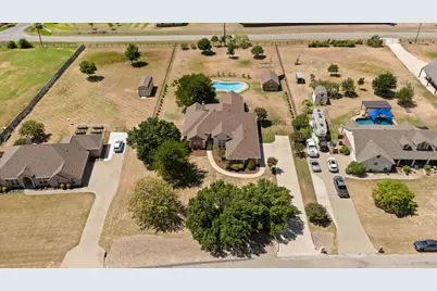 2101 W Emerald Bend Court, Granbury, TX 76049 - Photo 35