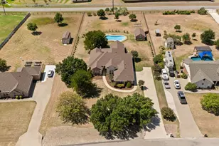 2101 W Emerald Bend Ct, Granbury, TX 76049 - Photo 35