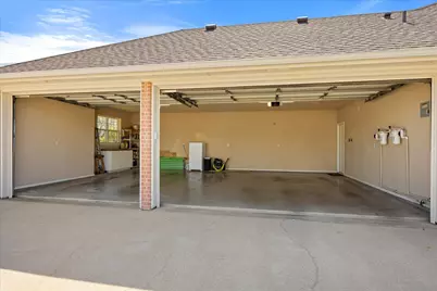 2101 W Emerald Bend Court, Granbury, TX 76049 - Photo 37