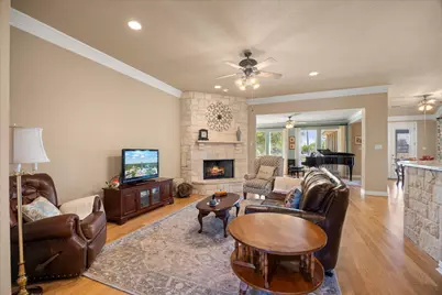 2101 W Emerald Bend Court, Granbury, TX 76049 - Photo 5