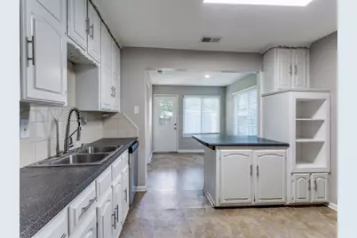 512 Bluebonnet Drive, Hurst, TX 76053 - Photo 5