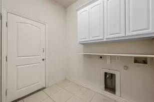 8732 Laurel Canyon Rd, Irving, TX 75063 - Photo 7