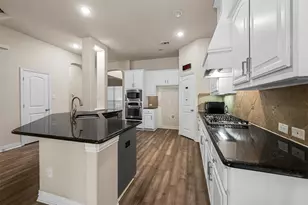 8732 Laurel Canyon Rd, Irving, TX 75063 - Photo 17