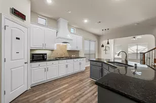 8732 Laurel Canyon Rd, Irving, TX 75063 - Photo 15