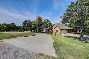 814 Haynie Dr, Runaway Bay, TX 76426 - Photo 11