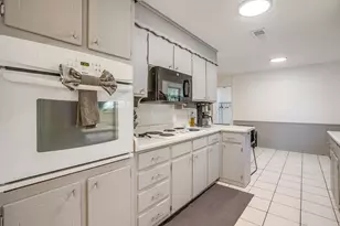 441 W Pleasantview Dr, Hurst, TX 76054 - Photo 9