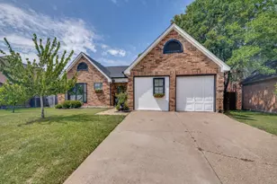 8421 Liberty Ln, Rowlett, TX 75089 - Photo 1