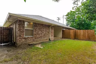 616 W Denton St, Ennis, TX 75119 - Photo 25