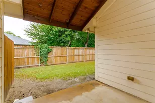 616 W Denton St, Ennis, TX 75119 - Photo 23