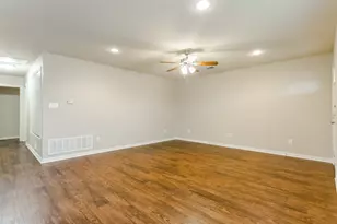 616 W Denton St, Ennis, TX 75119 - Photo 9