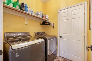 663 E Sandra Ln, Grand Prairie, TX 75052 - Photo 29
