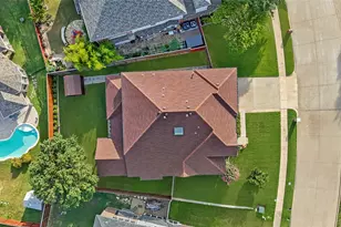663 E Sandra Ln, Grand Prairie, TX 75052 - Photo 3