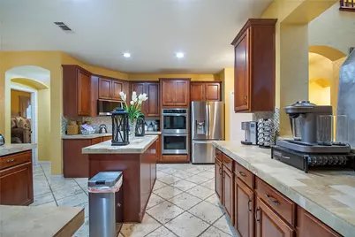 663 E Sandra Lane, Grand Prairie, TX 75052 - Photo 7