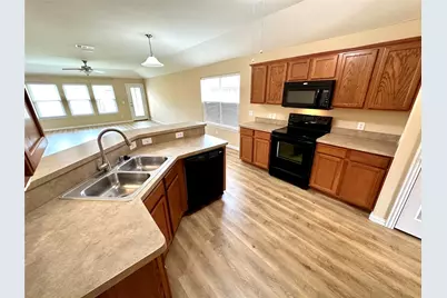 221 Creekwood Drive, Princeton, TX 75407 - Photo 3