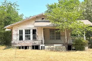 204 W Maple St, Whitewright, TX 75491 - Photo 1
