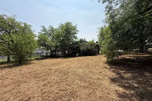 204 W Maple St, Whitewright, TX 75491 - Photo 1