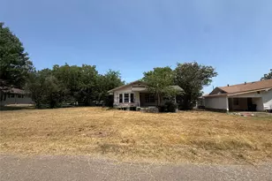 204 W Maple St, Whitewright, TX 75491 - Photo 3