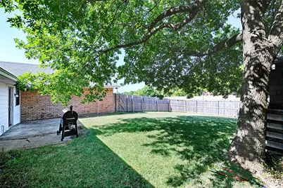 1223 Sequoia Drive, DeSoto, TX 75115 - Photo 17