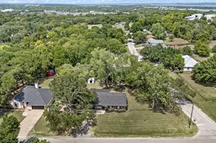 1409 Scotland Ave, Azle, TX 76020 - Photo 31